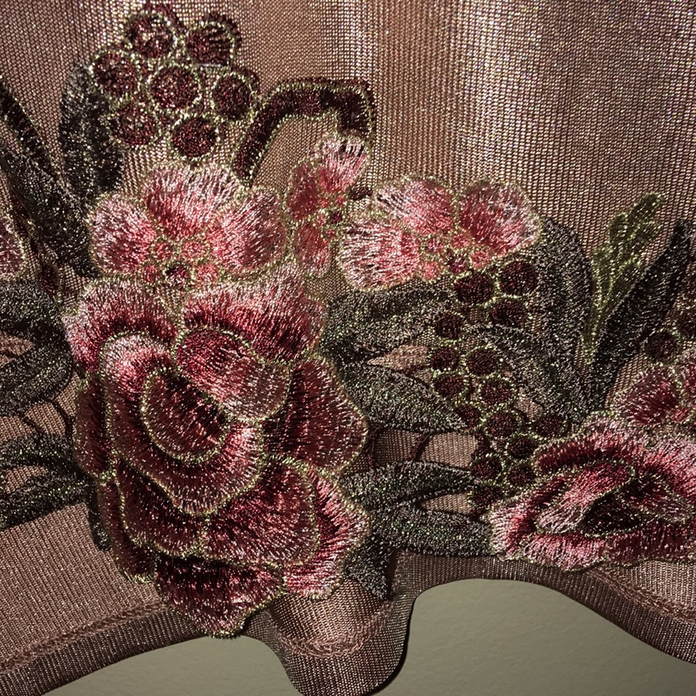 Charlotte Russe Metallic Floral Crop Top Size L - Picture 4 of 7